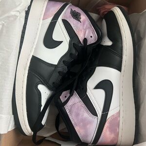 Air Jordan 1 Mid SE (GS)